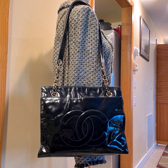 ‼️SOLD‼️💯Authentic CHANEL timeless CC patent leather tote - Picture 4 of 13